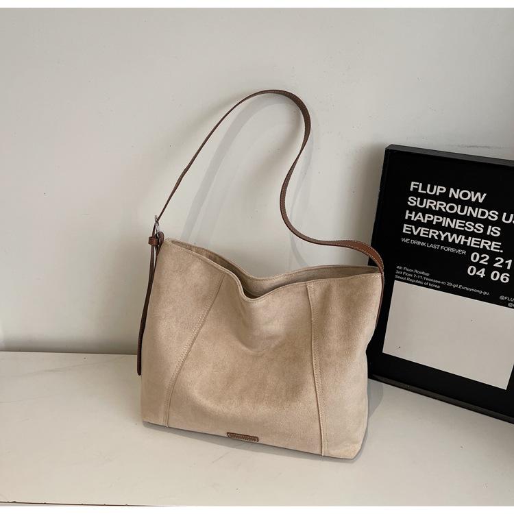 Lässige Wildleder-Tasche mit großem Fassungsvermögen für Damen, neue Retro-Umhängetasche für Pendler, hochwertiger Shopper für Damen
