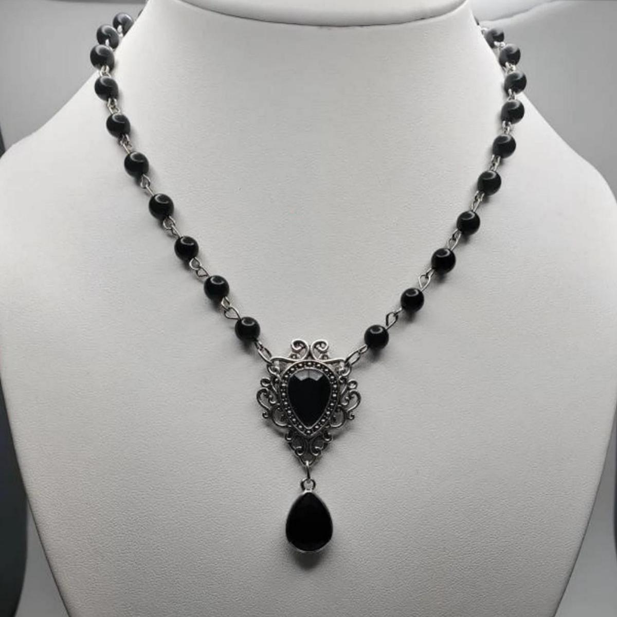 

Gothic Victoria Middle Age Teardrop-shaped pendant multi-layer black glass bead necklace for Women Halloween Temperament Jewelry