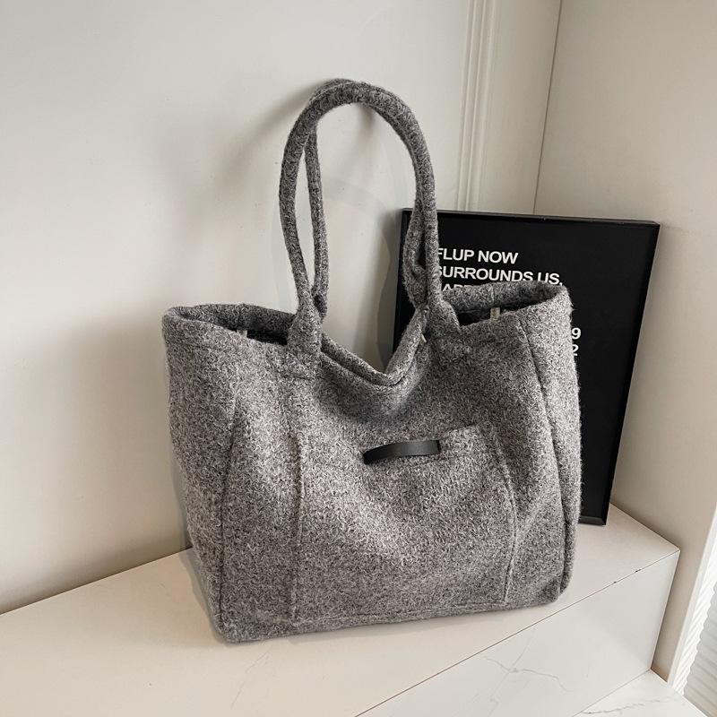 Casual simple large-capacity bag women's popular autumn and winter new shoulder bag fashionable foreign commuter messenger tote bag