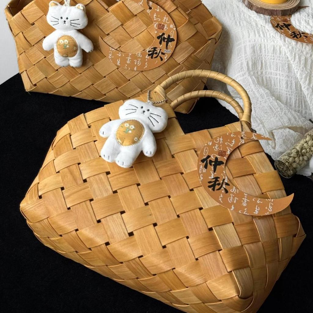 Retro Chinese Woven Bamboo Handbag and Zongzi Gift Basket - Perfect for Dragon Boat Festival Celebrations.