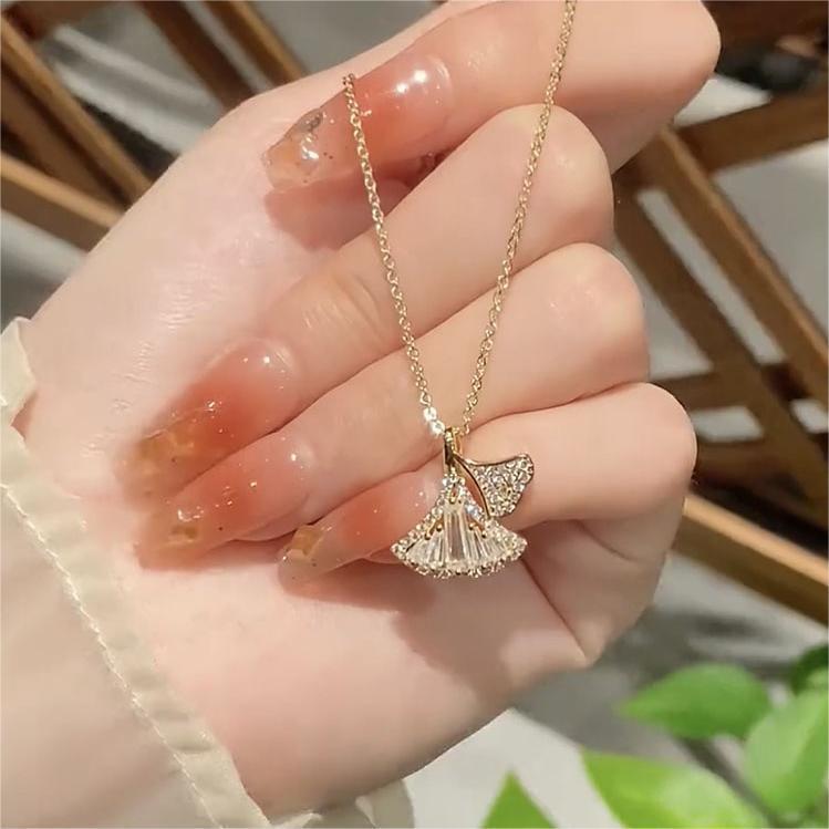 Elegant Zircon Ginkgo Leaf Necklace - T-Shaped Design, Versatile Clavicle Accessory for Women