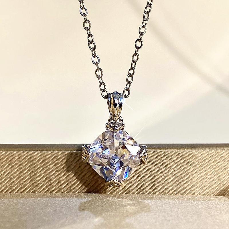 Huitan Brilliant Cubic Zircon Pendant Necklace for Women Minimalist Style Luxury Jewelry for Wedding Simple Stylish Accessories