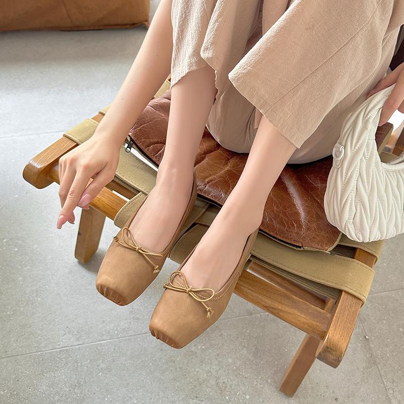 Sheepskin version French retro low-heeled single shoes 2025 spring new square head bow light mouth thick heel ballet shoes