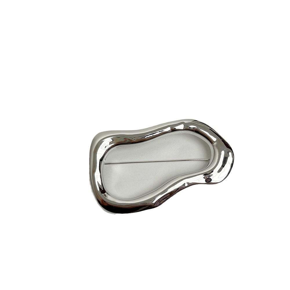 Exquisite Retro Geometric Brooch: Luxury Irregular Hollow Ring Pin for Women's High-end Suits and Coats.