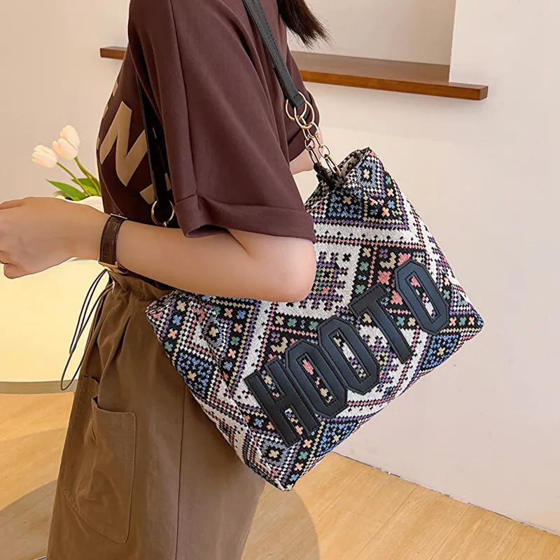 WTEMPO Large Capacity Ethnic Style Canvas Bags Women Trendy Commuting Tote Bags Contrast Color Chain Single Shoulder Handbags
