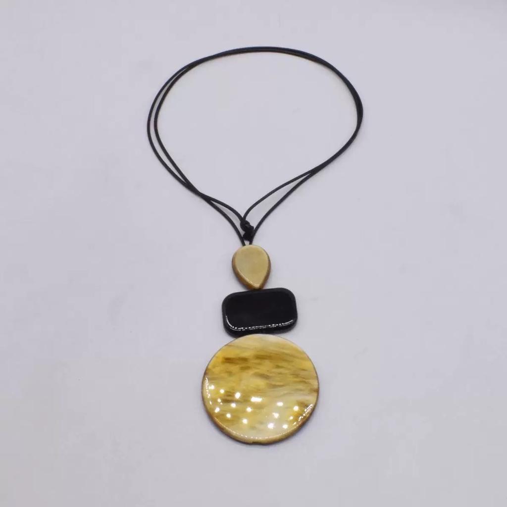 Boho Vintage Oval Resin Long Necklace Women Adjustable Black Leather Rope Retro Geometric Pendant Statement Jewelry Accessory Gi