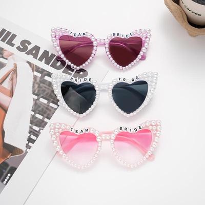 Lunettes de soleil en forme de cœur pour fête de mariage pour les mariées et les demoiselles d'honneur