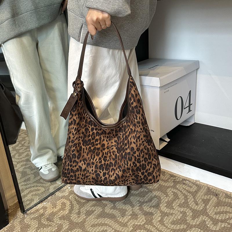

2025 underarm bag new tote leopard print fashion shoulder commuter messenger bag large capacity handbag bag 35*9.5*37