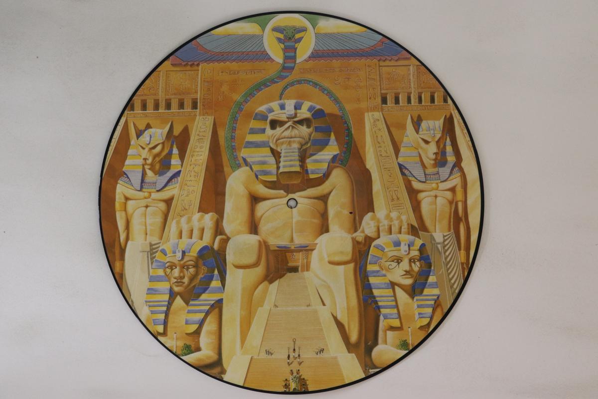 

Виниловая пластинка IRON MAIDEN - Powerslave EJ2402000,POWER EMI 1984 UK Metal Б/У