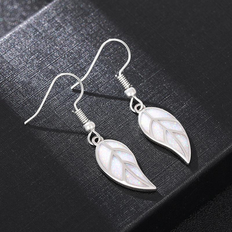 1 Pair of Leaf Earrings with Fashionable and Fashionable Design, Suitable for Daily Wear, The Earrings Are Simple and Exquisite