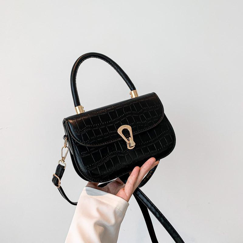 

Stylish Minimalist Korean Fashion Commuter Handbag For Women Fall Winter 2024 In Black Beige Pink And Blue чёрный