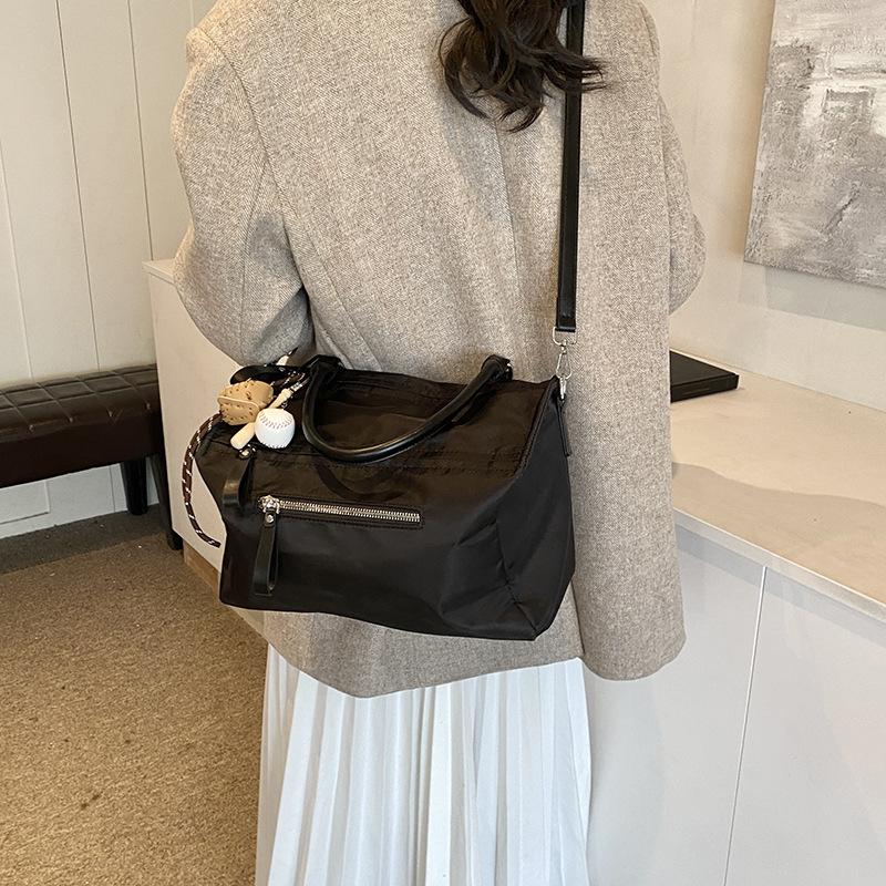 Retro large-capacity tote bag women's 2025 new casual versatile shoulder messenger bag to work commuter bag