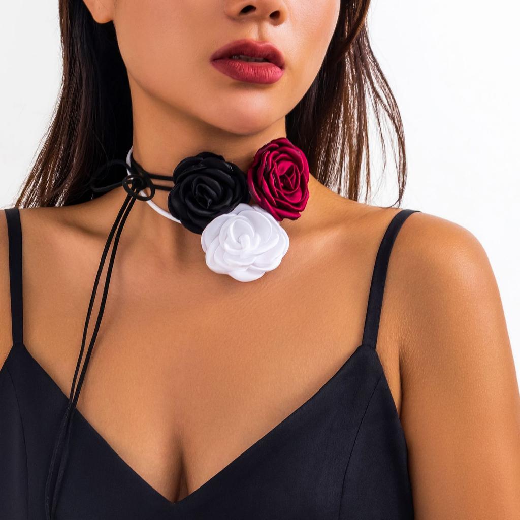 Collana a Choker con Cinturino Floreale e Rosa Tridimensionale Set di Collane Lunghe Camelia Francese Per Donna