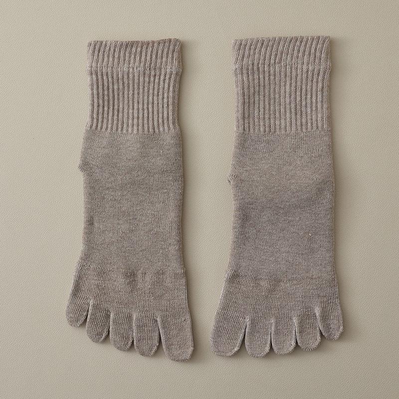 Women's Winter Anti-Odor Five-Toe Mid-Tube Socks - Thick, Warm, Sweat-Absorbent Cotton Terry.