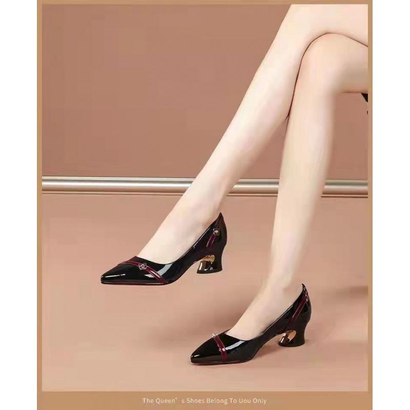 

Spring and Autumn new thick heel women s shoes comfortable European and American flowers shallow mouth fashion mother women s shoes square buckle sin 35 чёрный