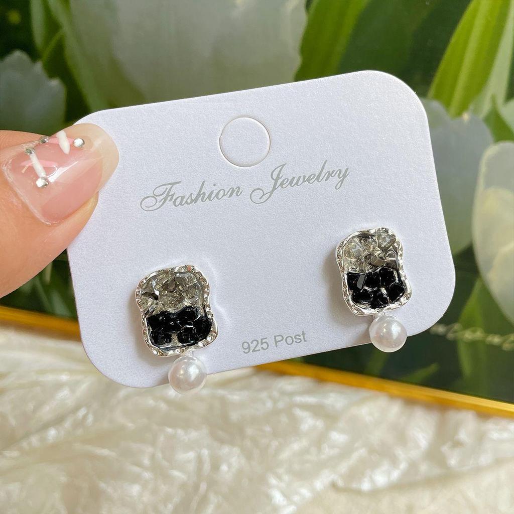 Exquisite Pearl Butterfly Earrings with Silver Needle – Gradient Light Luxury Design for Women