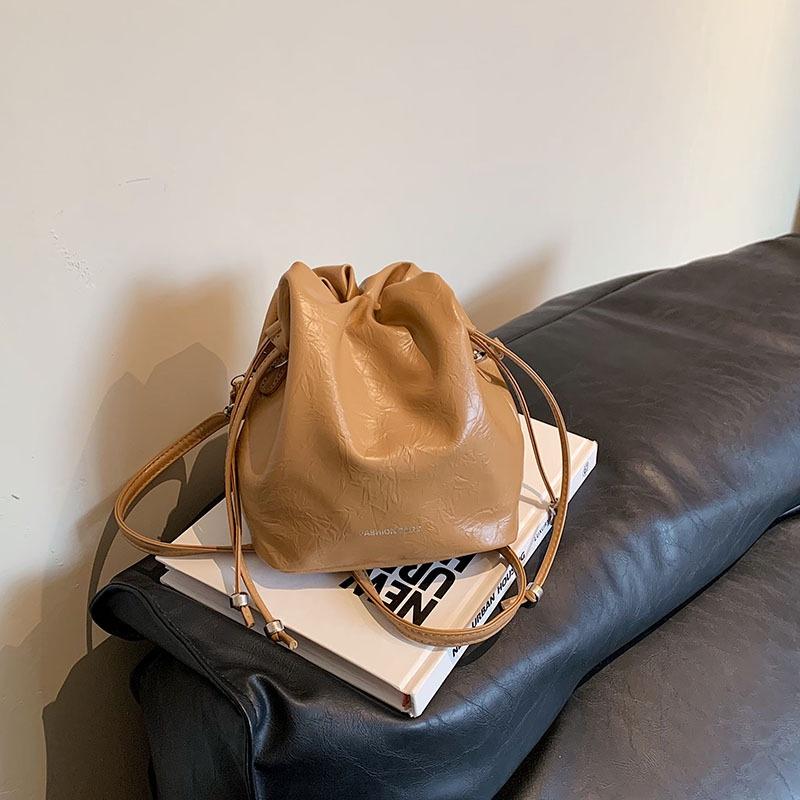 IELGY Retro Versatile Bag, Korean Version Commuter Drawstring Bucket Bag, Versatile Shoulder Messenger Bag