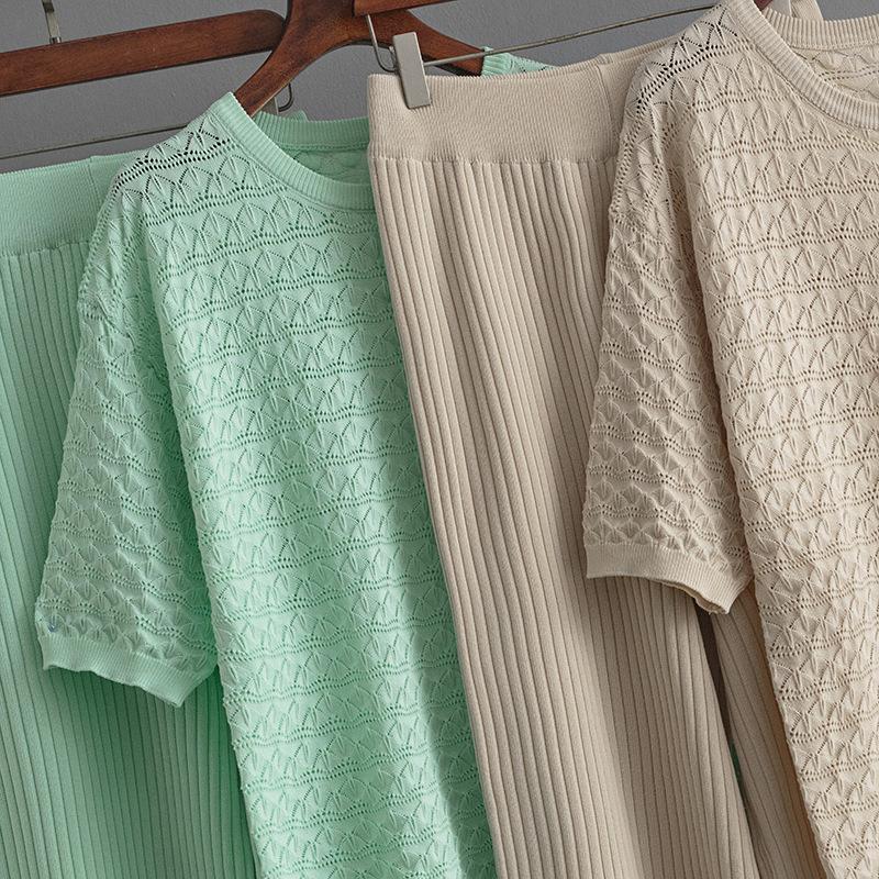 QICED Letní jednobarevný vyšívaný ležérní módní set s kulatým výstřihem, krátkým rukávem a dlouhými kalhotami, pletený dvoudílný set