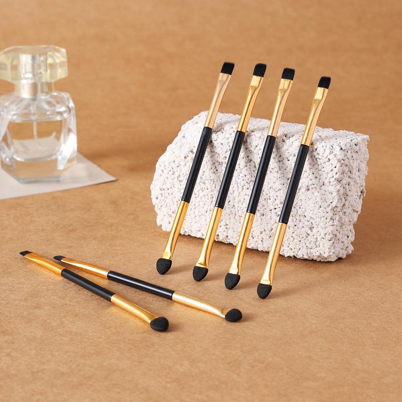 

New Double-Ended Eyeshadow and Makeup Brush