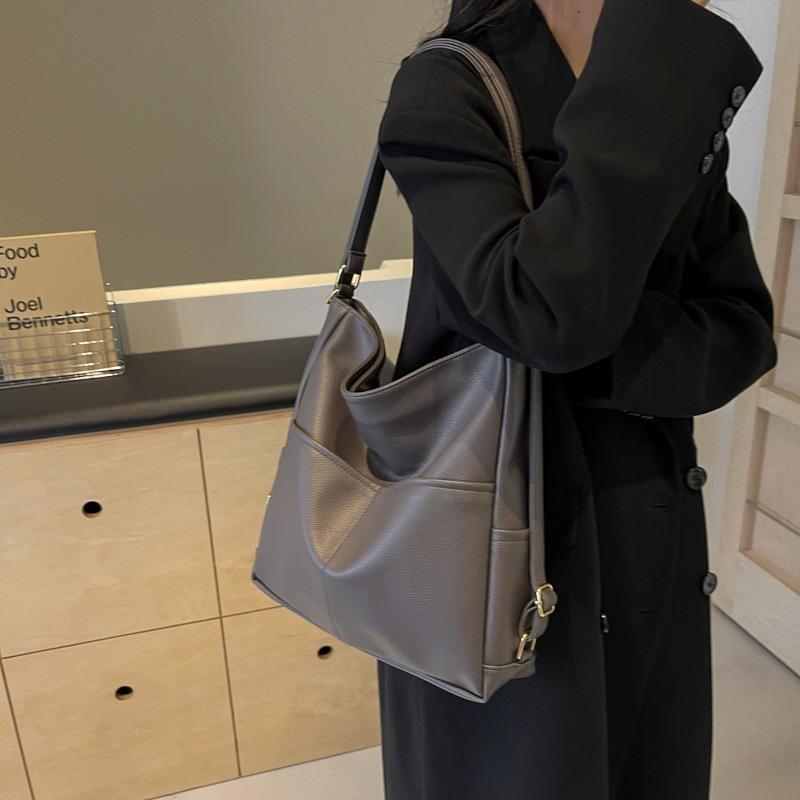 Bag Women's New Simple Commuter Underarm Bag Large Capacity Crossbody One Shoulder Double Shoulder Premium Tote Bag