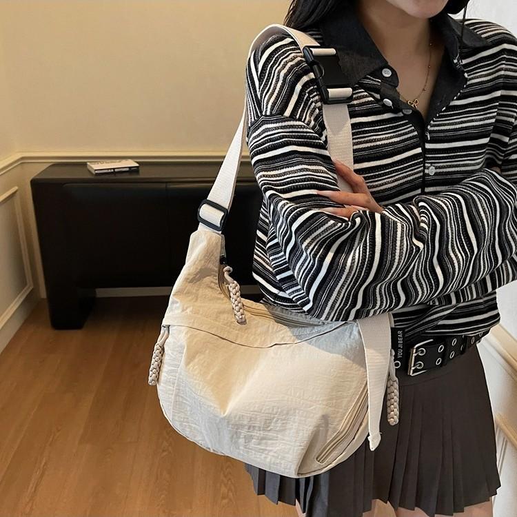 Canvas bag women's large-capacity new autumn and winter versatile casual shoulder messenger bag premium dumpling bag