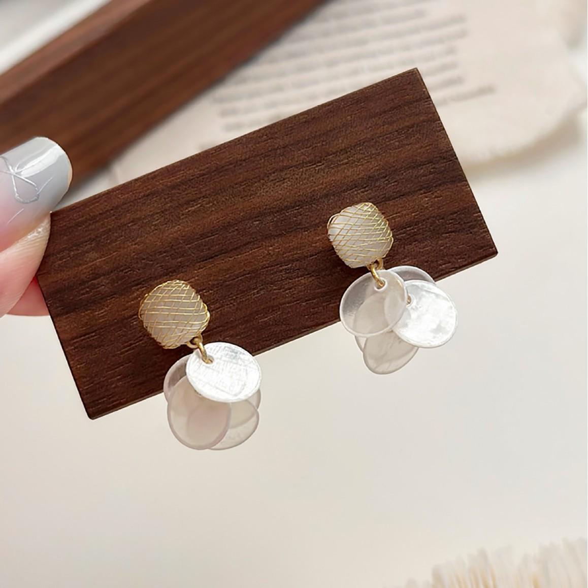 French Resort Style Shell & Tassel Earrings with Cat s Eye Stone and Gauze, High-End Women s Ear Ornaments.