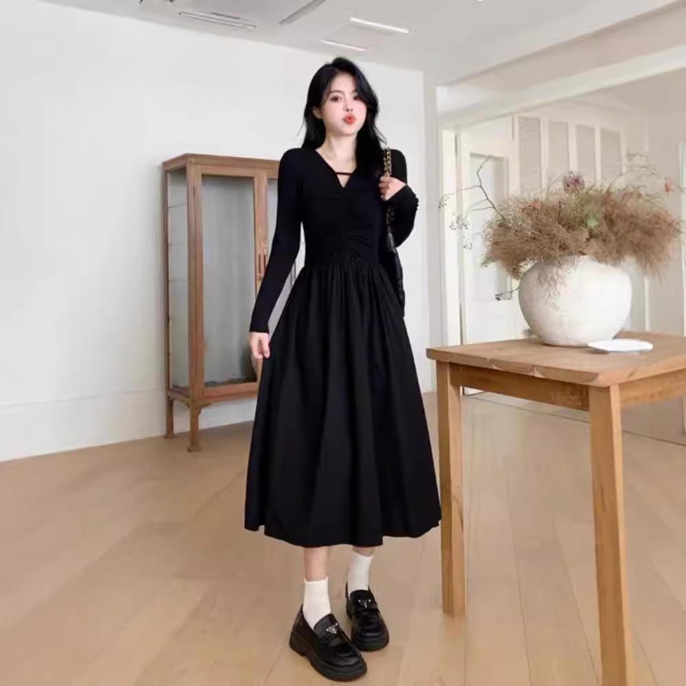 Plus Size Early Autumn High Waist V-Neck Black A-Line Dress - Korean Hepburn Style