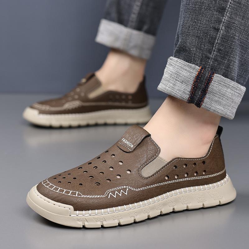 Sandals men's 2025 new middle-aged dad shoes hollow and breathable casual foot cover soft sole men's shoes trend