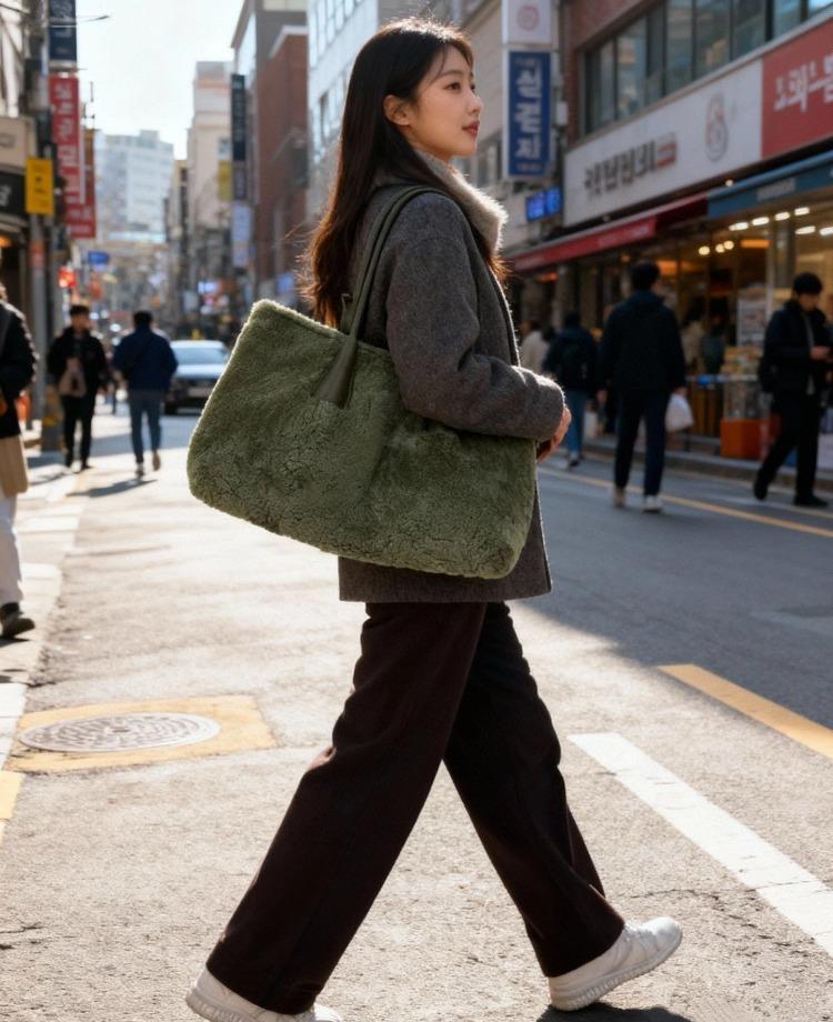 Large Capacity Simple Winter Women's Bag 2025 New Trendy Fashion Handbag One-shoulder Wool Foreign Style Tote Bag