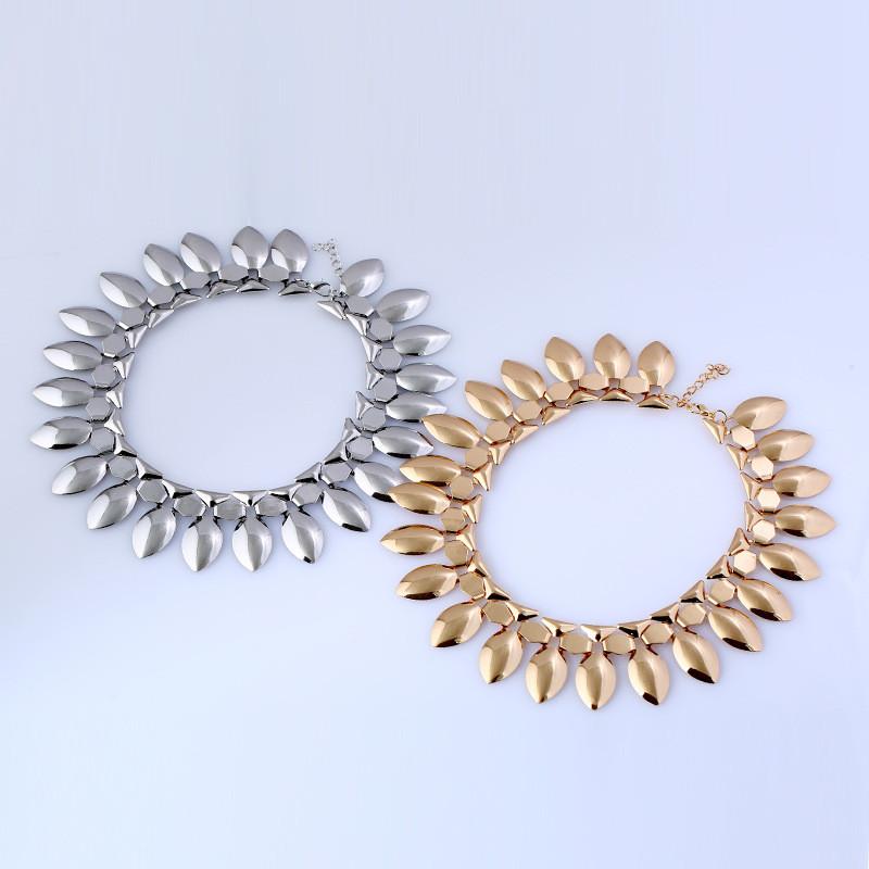 Metal Necklace Fashion With Smooth Leaf Design And Versatile Style For Gift
