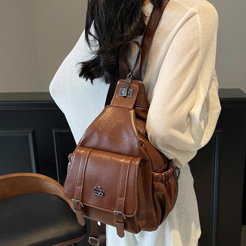 New Soft Leather Ladies' Double-shoulder Bag Backpack Is Fashionable and Versatile, A Retro Ladies' Single-shoulder Bag.