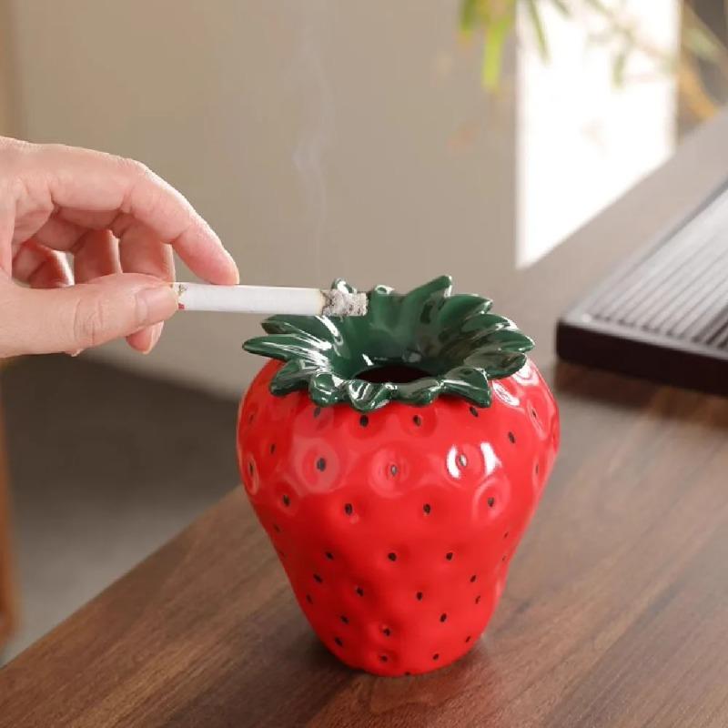 Ceramic strawberry ashtray with lid, windproof and fly ash proof, home, living room, office ashtray decoration, storage, and pro