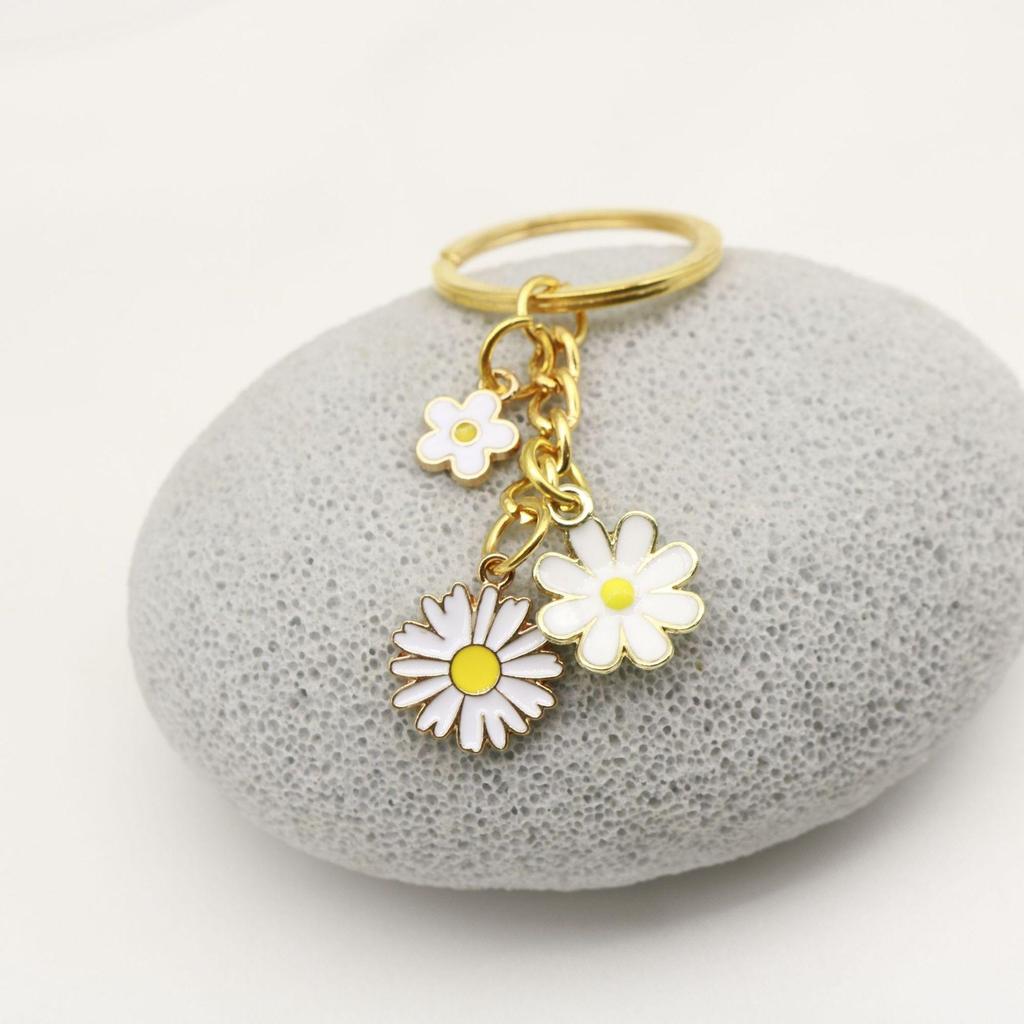 Daisy Enamel Flower Keychain Pendant for Bags & Phones