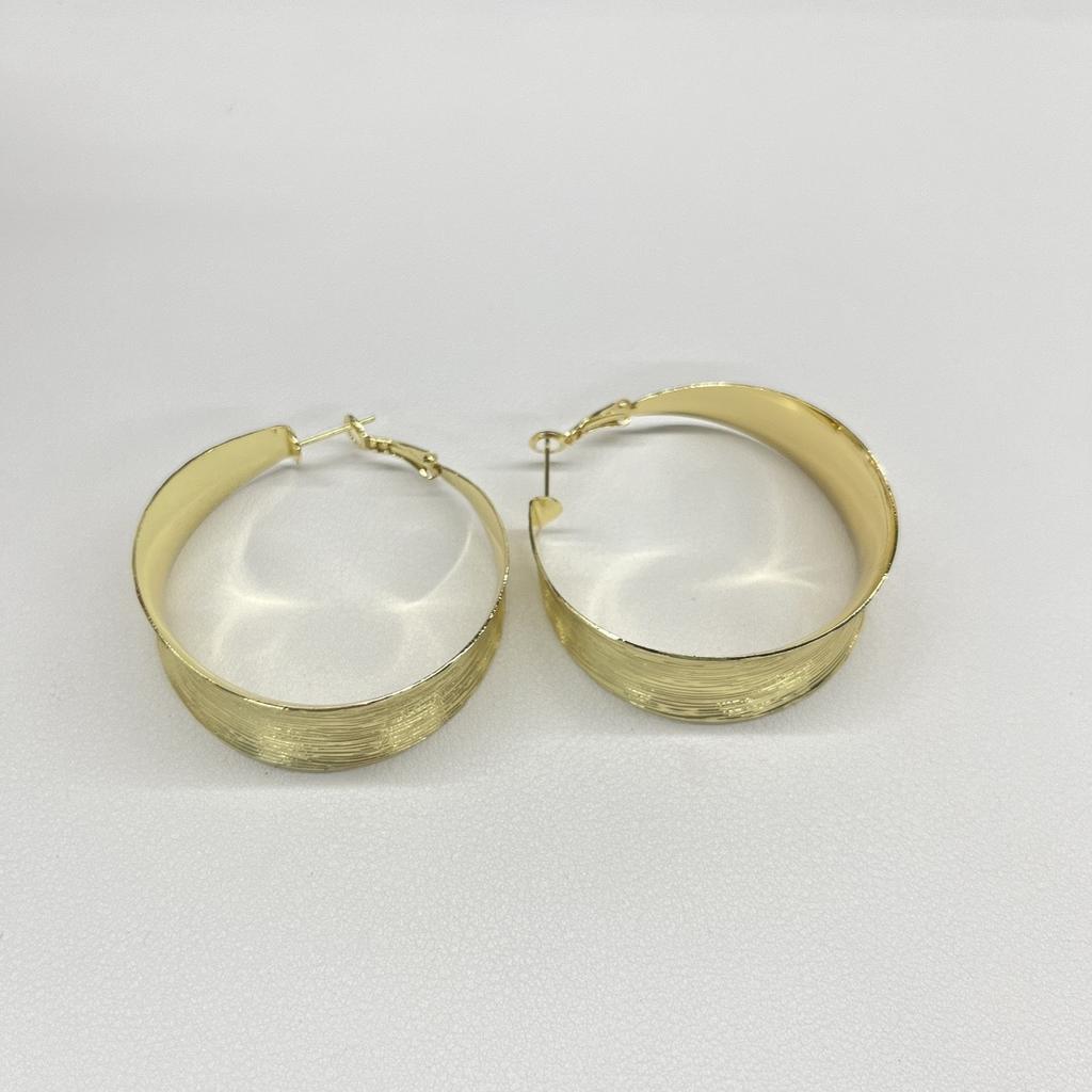 Cold wind Irregularly distorted earrings Women's unique earrings New popular high-end French circle earrings