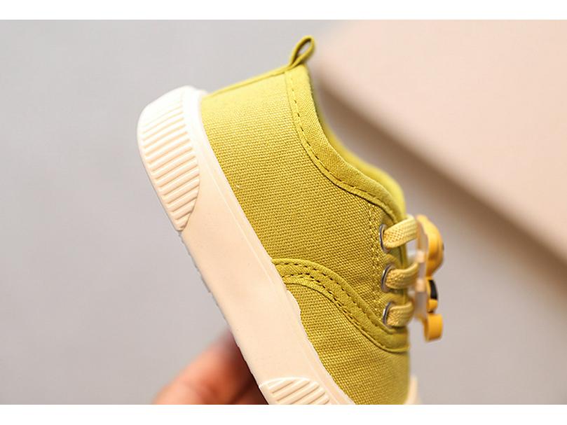Solid Soft Sole Baby Slip-On Canvas Shoes for Boys and Girls, Super Soft First Walker Shoes for Spring and Autumn.