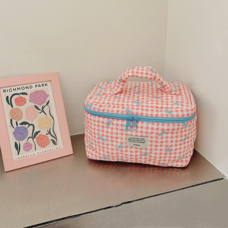 Large Capacity Plaid Quilted Cosmetic Bag with Bowknot - High-End, Stylish, Portable Storage Solution