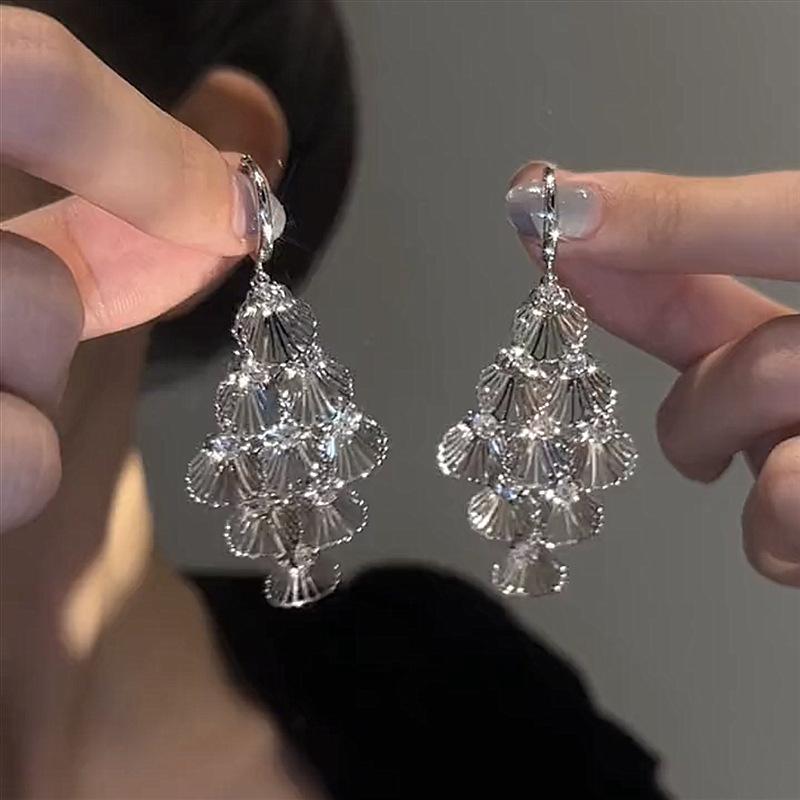 

Утрированный темперамент, большие серьги, простая индивидуальность, длинные серьги в стиле ретро, ​​модные женские серьги в европейском и американском стиле.