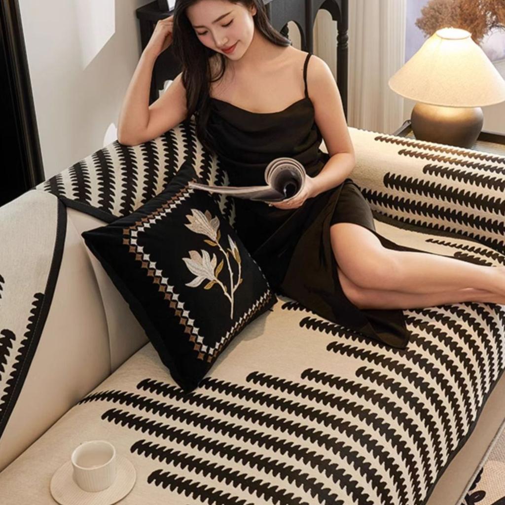 Chenille Sofa Mat Pet-Friendly All-Season Fit for 1-4 Seater Sofas, Anti-Slip Wear-Resistant Cover with Plush Warmth for Living Room