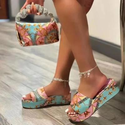 Mode 2024 Neu Einzeilige Seide Dicke Sohle Hausschuhe für Damen Übergröße Berühmter ethnischer Stil Einfache Strandschuhe