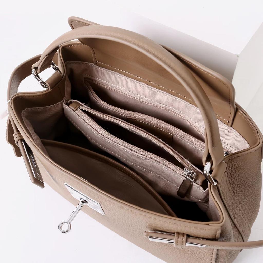 2026 New High-end Western-style Cowhide Handbag Shoulder Bag Crossbody Classic Fashionable Versatile Commuting