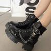 Süße dicksohlige schwarze Motorrad-Stiefeletten: Damen Höhenverstärkender Britischer Stil, Herbsttrend 2025.
