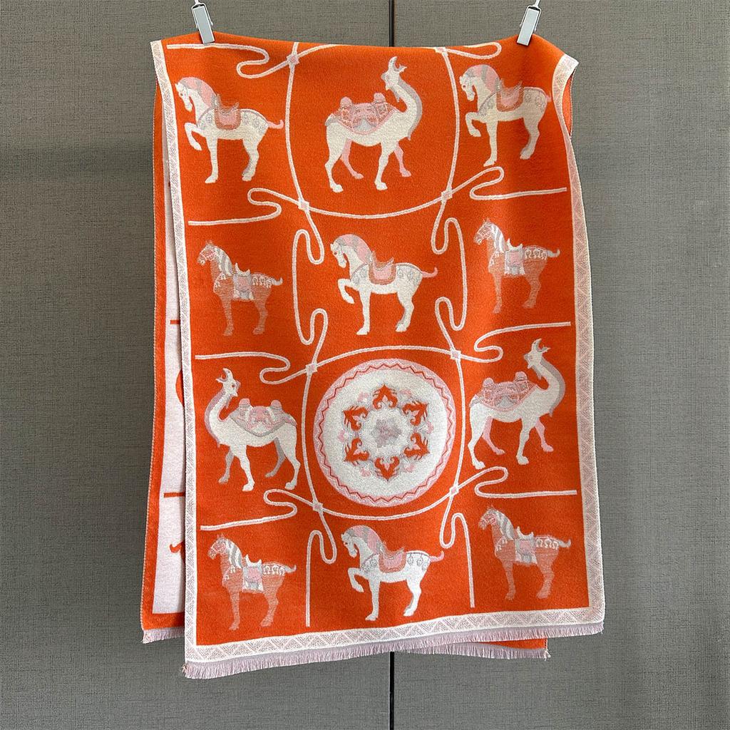 High-end animal jacquard scarf women's autumn new contrasting color warm neck protection scarf dual-purpose outer cover decorative shawl