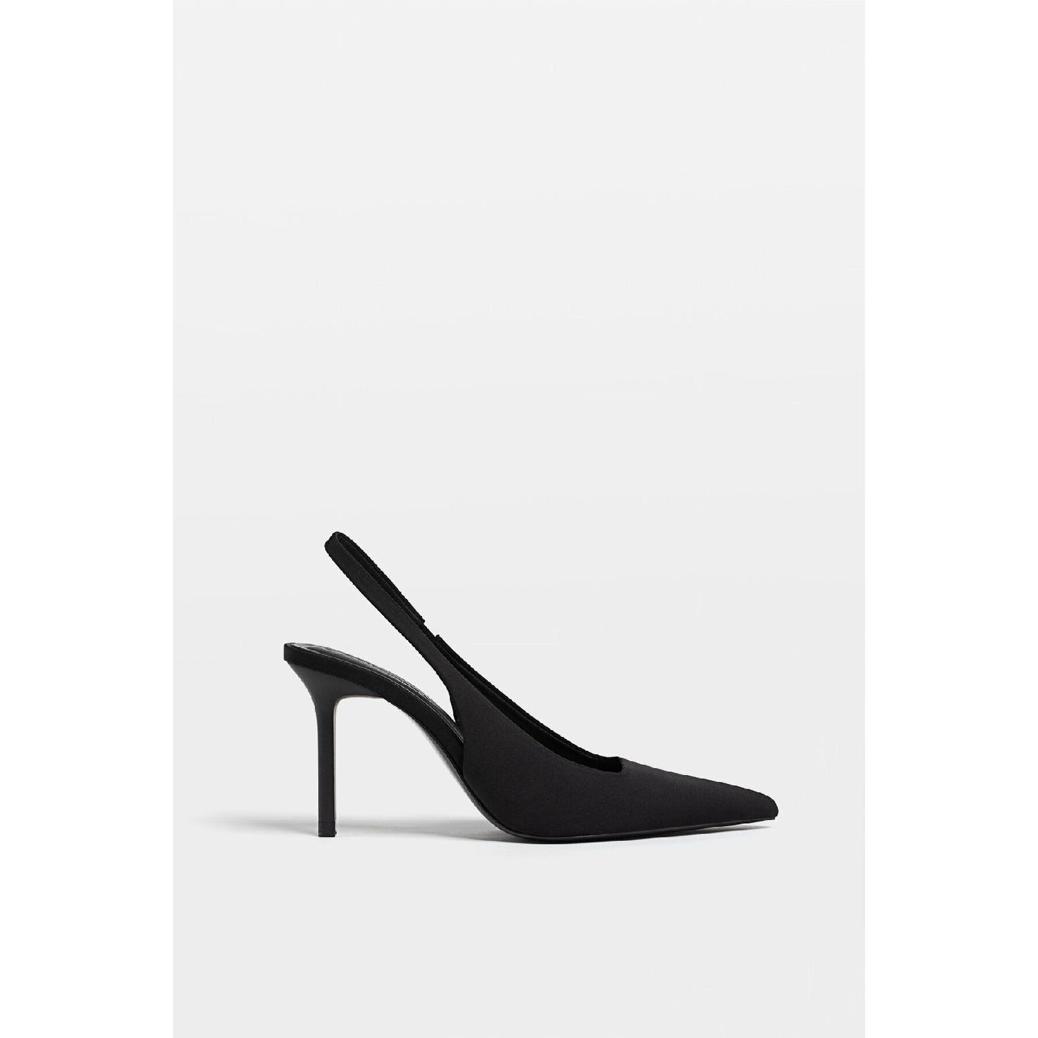 

Туфли на каблуке с ремешком на пятке