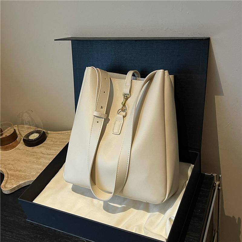 

Soft leather women s bag new niche texture shoulder bag trendy messenger bucket bag large capacity