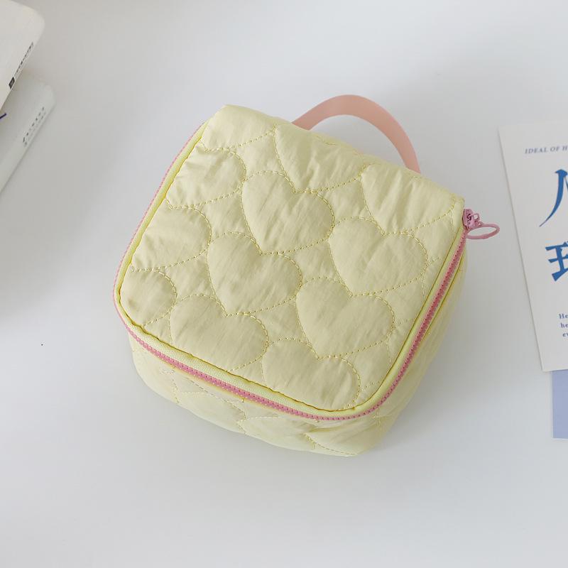 Korean Version Cute Love Makeup Bag Large Capacity Portable Travel Handbag Wash Bag