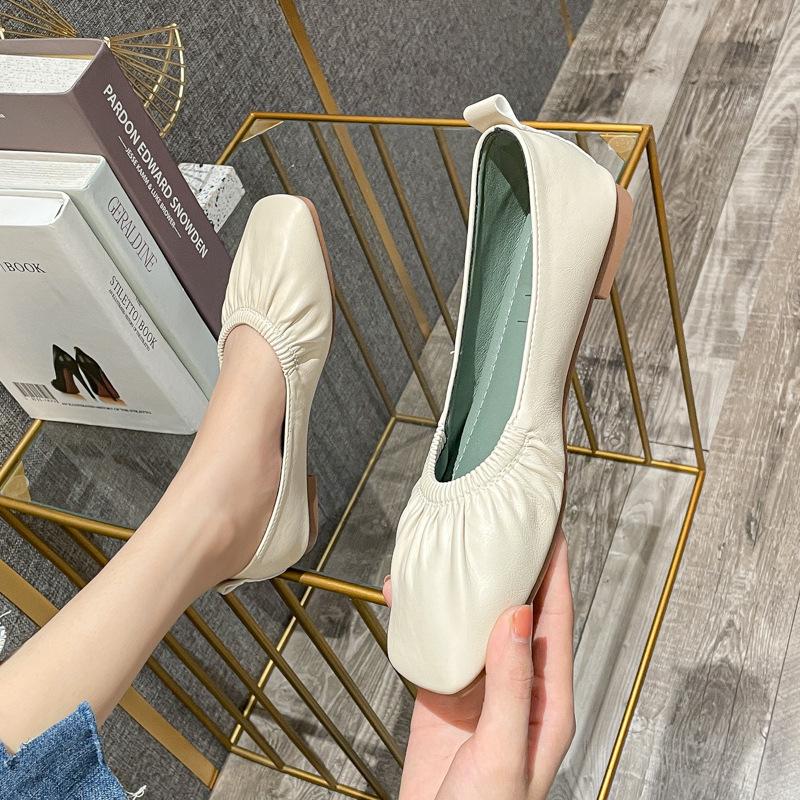 2025 widened grandma shoes women's super soft flat bottom soft leather pregnant women Peas comfortable thin small leather shoes