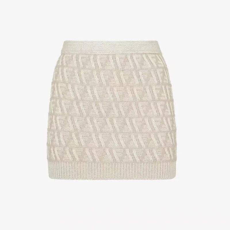 

Женский комплект: топ и юбка-карандаш из жаккардового трикотажа смесовой пряжи шелк-кашемир Medium