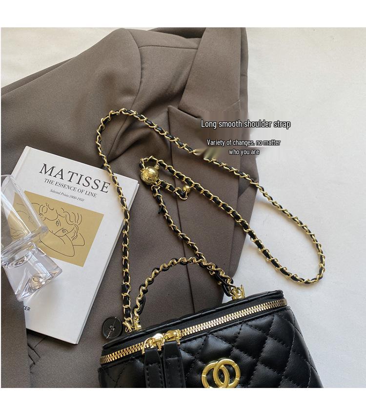 Women's 2025 Quilted Chain Bag: New Elegant Design, Autumn/Winter Trend, Versatile Crossbody Tote & Bucket Style.
