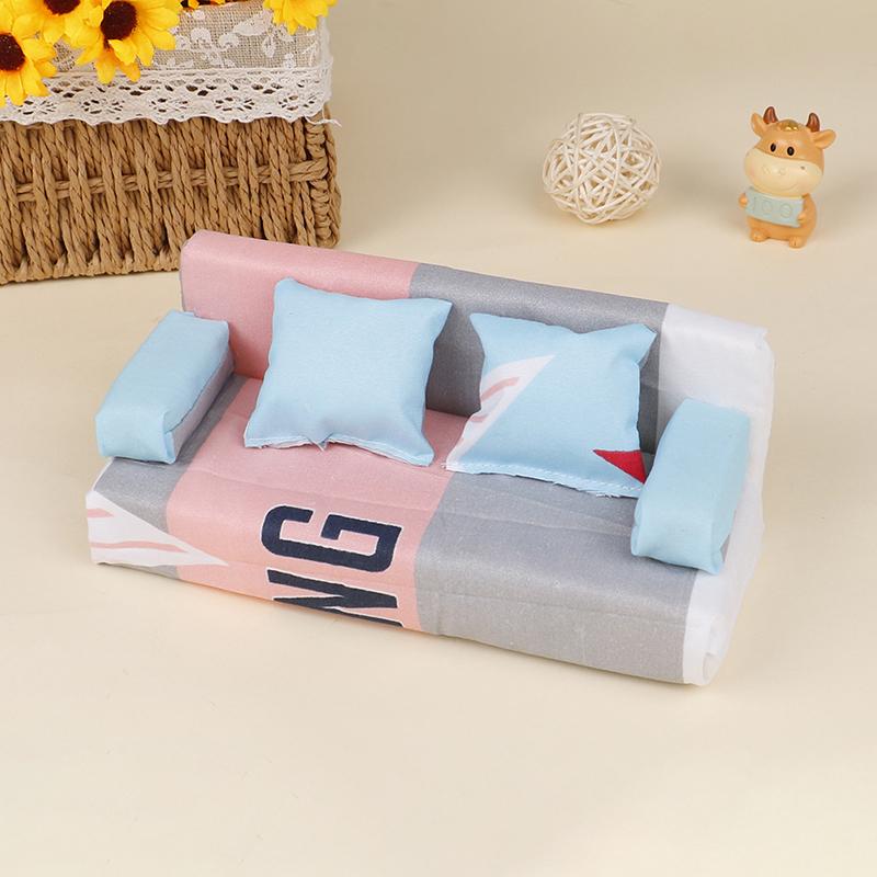 1 szt. Domek dla lalek Symulacja Mały Zestaw Mebli Sofa z Tkaniny w Kwiaty z 2 Poduszkami Akcesoria dla Lalek