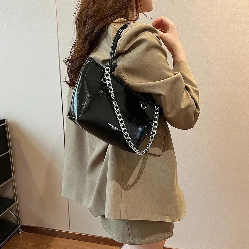 Women's Large Capacity Tote Bag  New High-quality and Niche Style  Single Shoulder Crossbody Bag for Work and Commuting